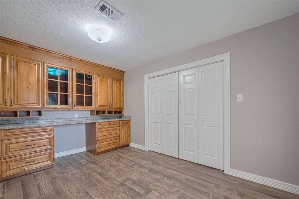 110 S Bow Drive, Lake Jackson, Texas image 5