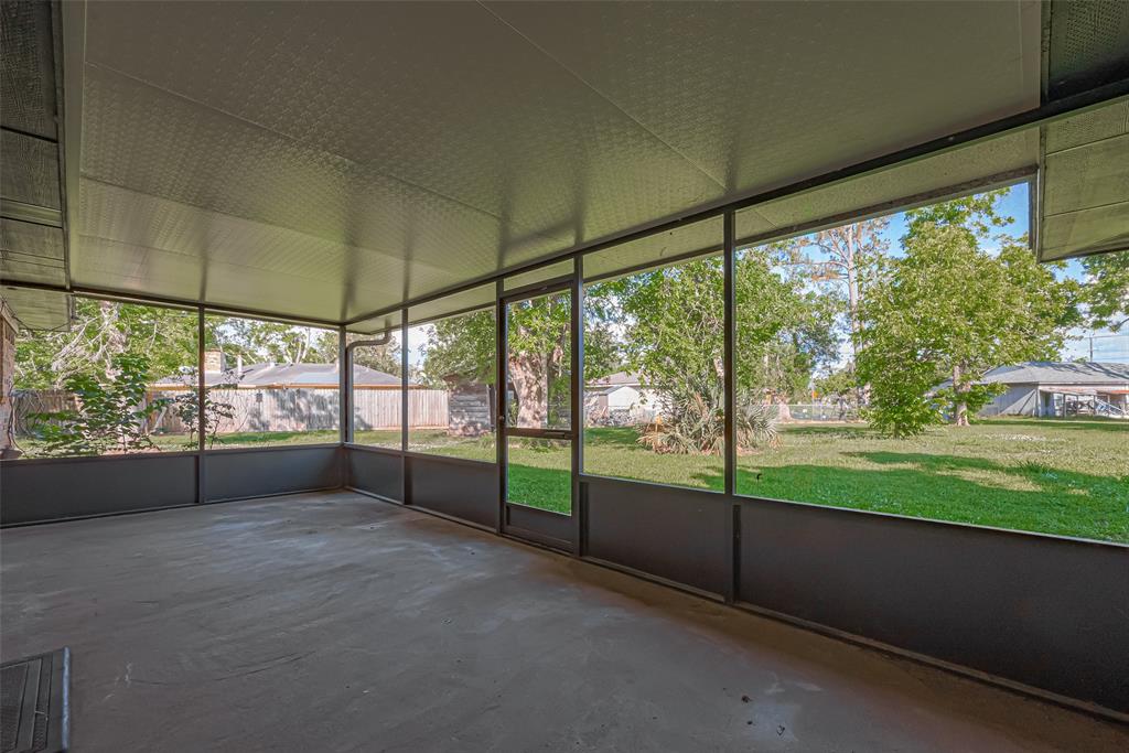 110 S Bow Drive, Lake Jackson, Texas image 25