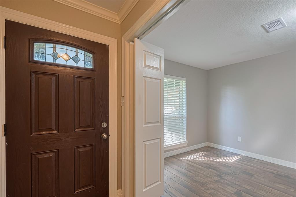 110 S Bow Drive, Lake Jackson, Texas image 4