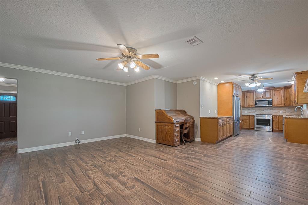 110 S Bow Drive, Lake Jackson, Texas image 7