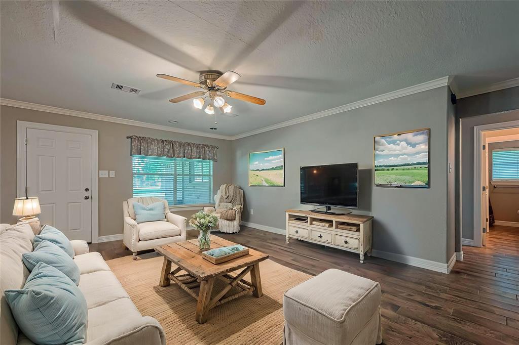 110 S Bow Drive, Lake Jackson, Texas image 6