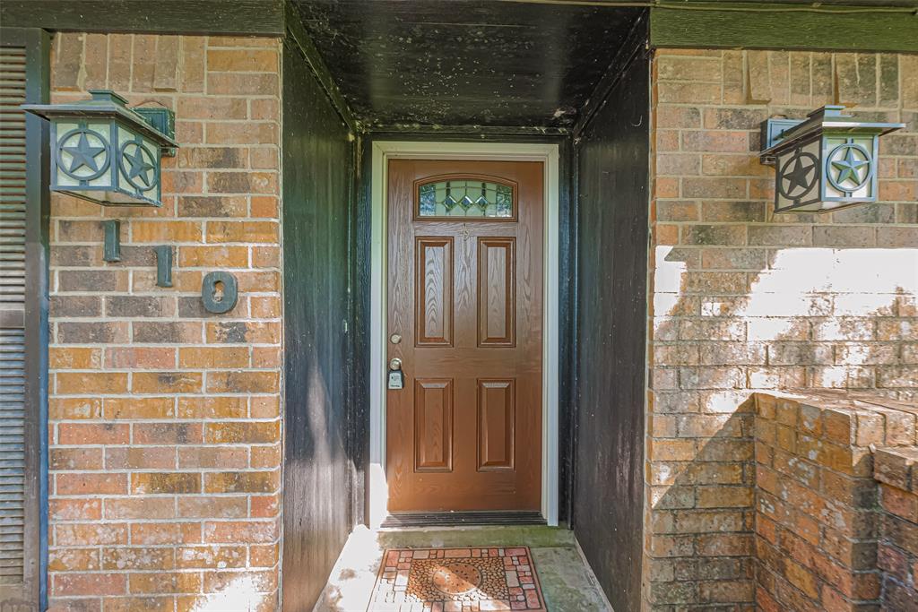 110 S Bow Drive, Lake Jackson, Texas image 3
