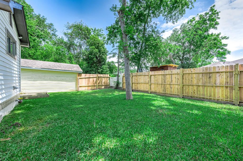 601 W Dumble Street, Alvin, Texas image 23