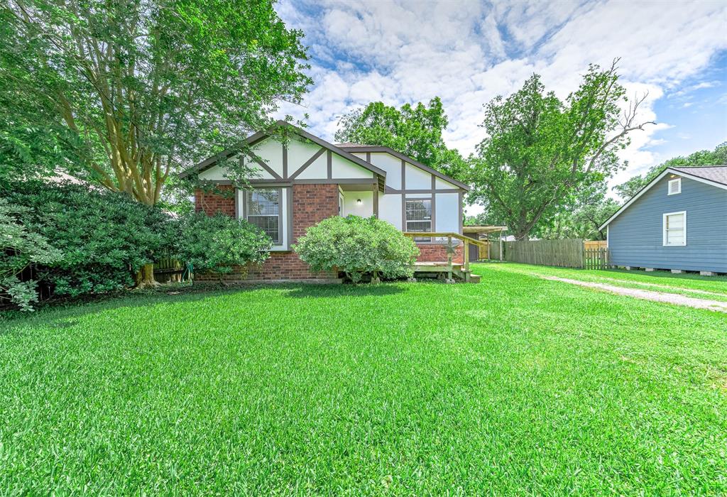 601 W Dumble Street, Alvin, Texas image 1
