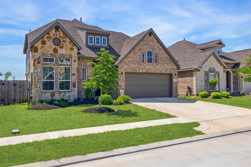 1861 Kenley Way, Alvin, Texas image 2