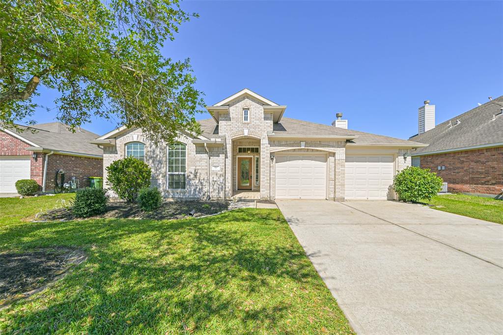 2967 Winter Berry Court, Pearland, Texas image 2