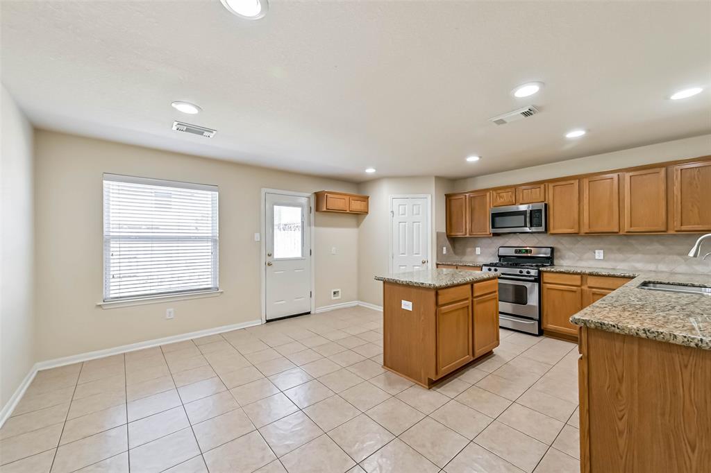 2967 Winter Berry Court, Pearland, Texas image 10