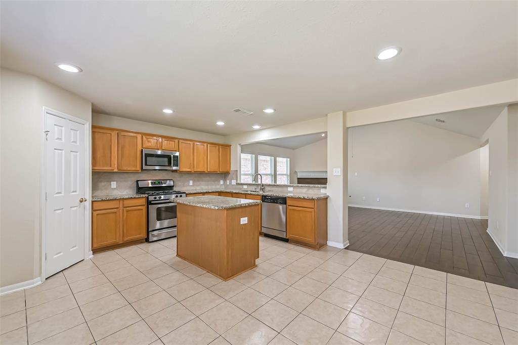 2967 Winter Berry Court, Pearland, Texas image 19