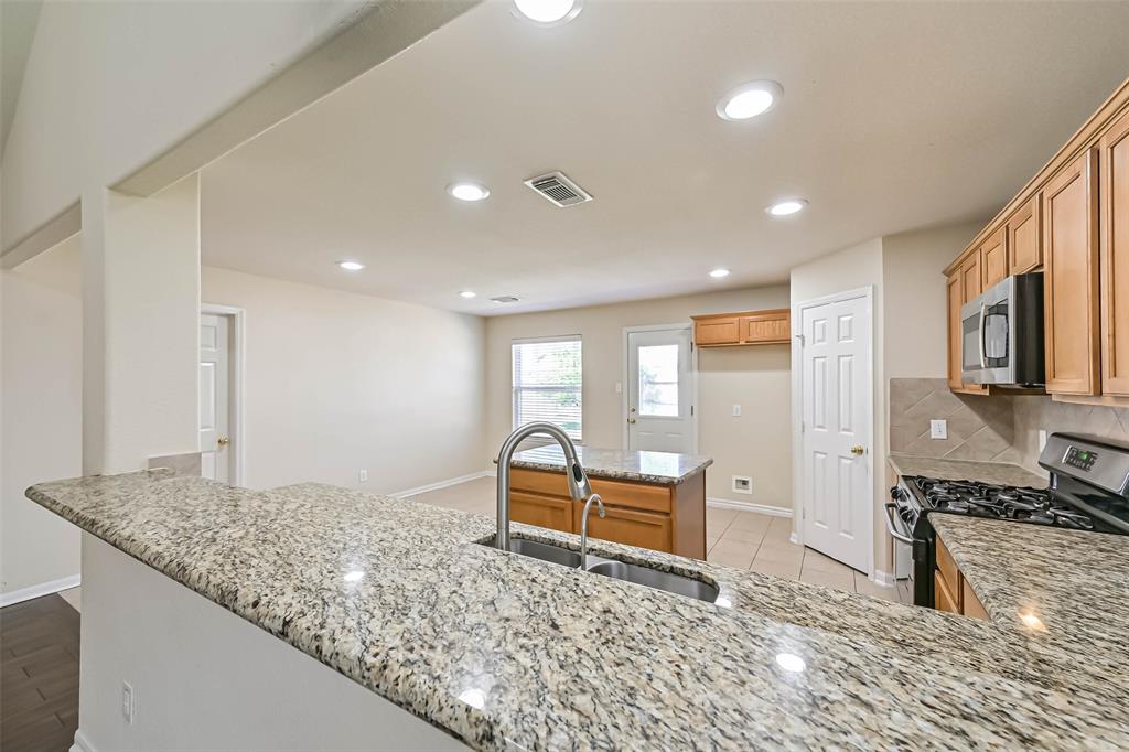 2967 Winter Berry Court, Pearland, Texas image 8
