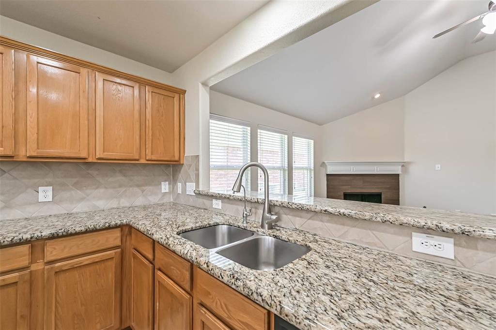 2967 Winter Berry Court, Pearland, Texas image 16