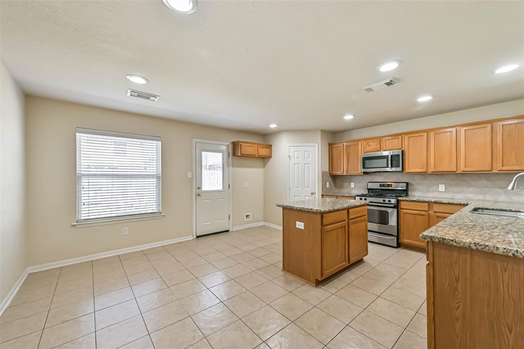 2967 Winter Berry Court, Pearland, Texas image 9