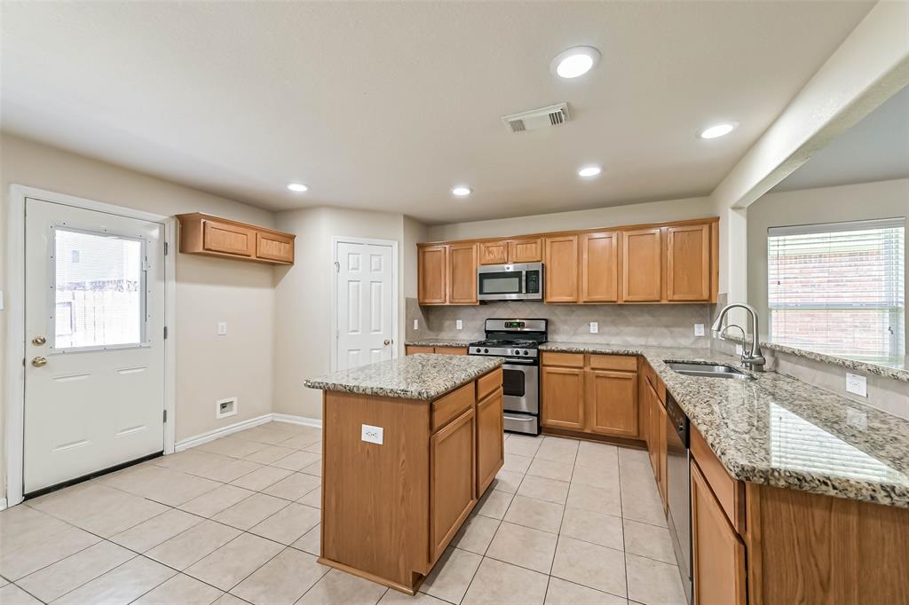 2967 Winter Berry Court, Pearland, Texas image 11