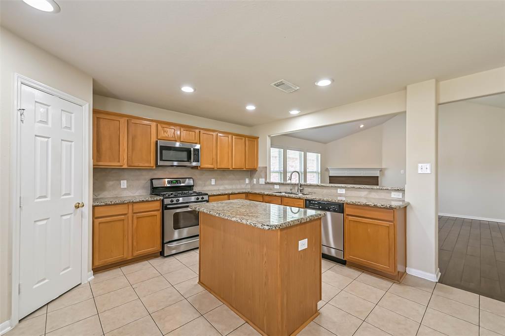 2967 Winter Berry Court, Pearland, Texas image 13