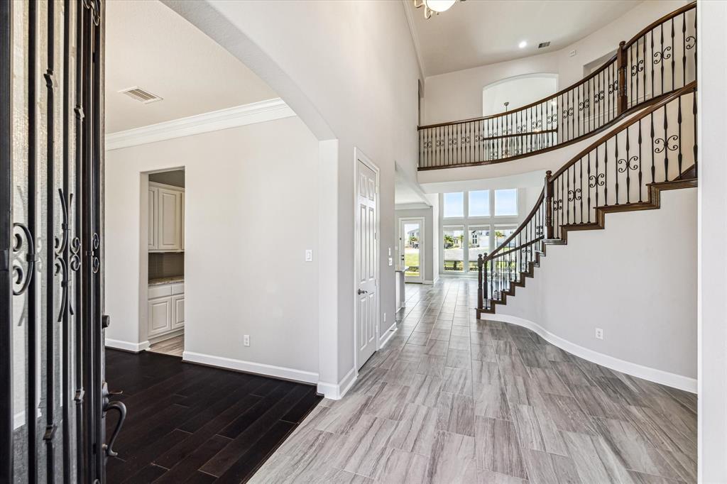 property-search 3 528 Amalfi Drive
