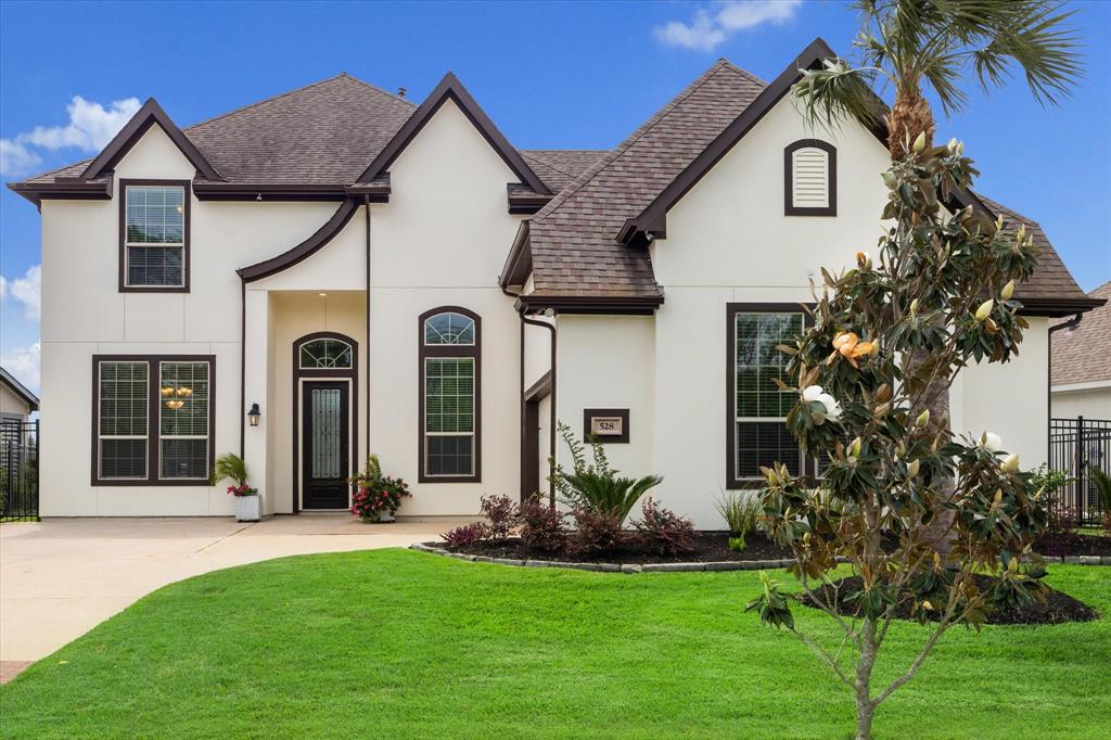 property-search 2 528 Amalfi Drive