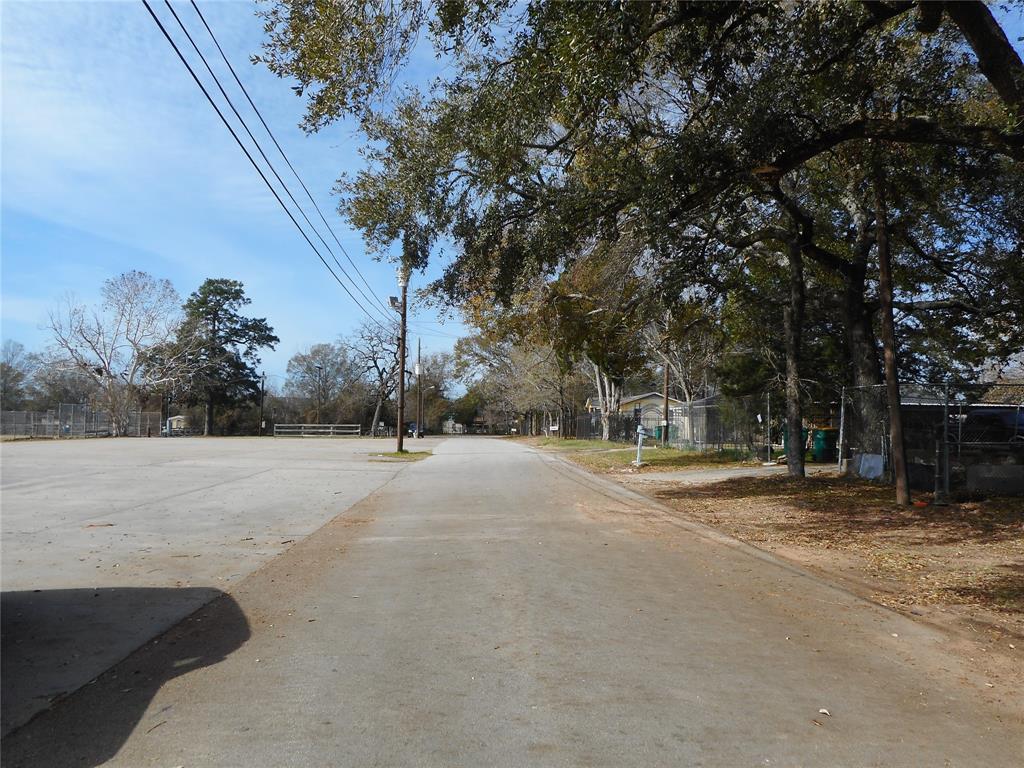 422 Crooke Street, Conroe, Texas image 5
