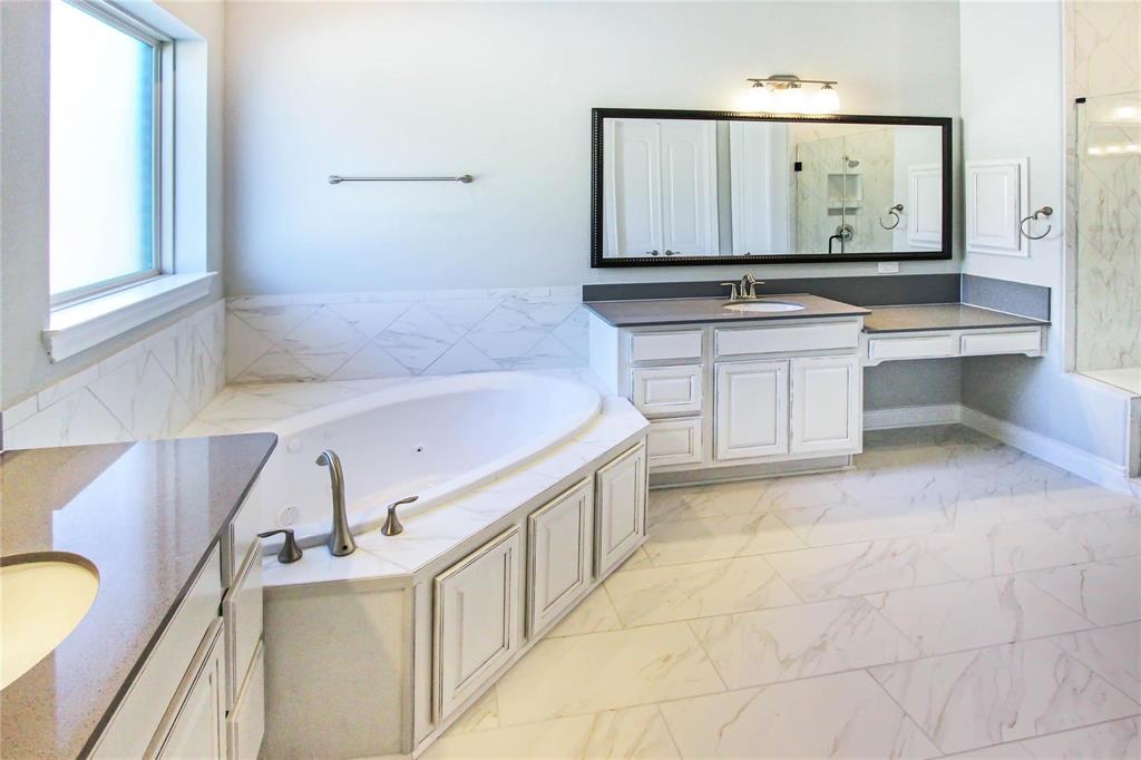 5202 Creekmore Circle, Spring, Texas image 10