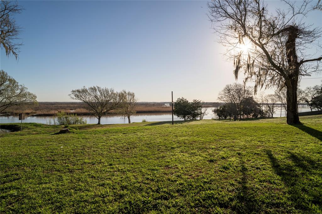 8427 N Fm 565 Road, Baytown, Texas image 3