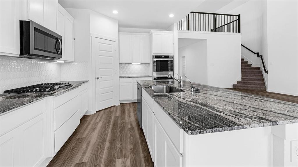 4008 Green Anjou Ln, Pearland, Texas image 3