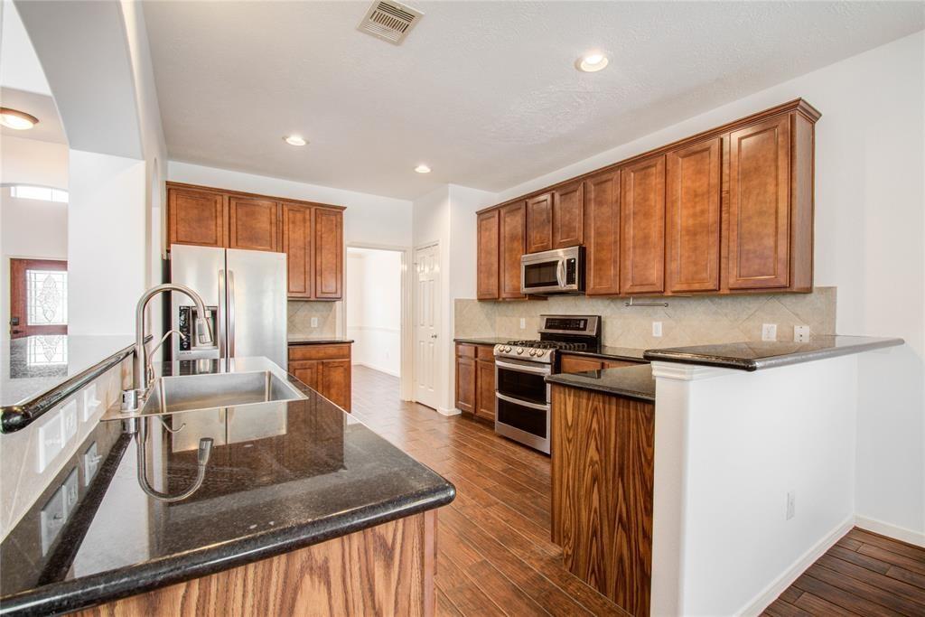 5111 Lakeside Avenue, Baytown, Texas image 17