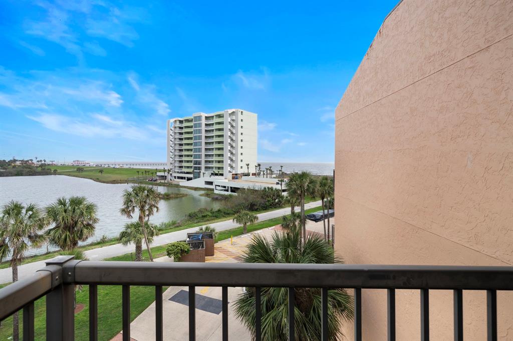 9520 Seawall Boulevard #332, Galveston, Texas image 2