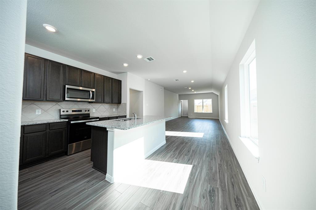 8115 Vanilla Orchid Drive, Houston, Texas image 4