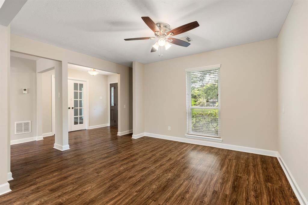 802 Stone Mountain Drive, Conroe, Texas image 6