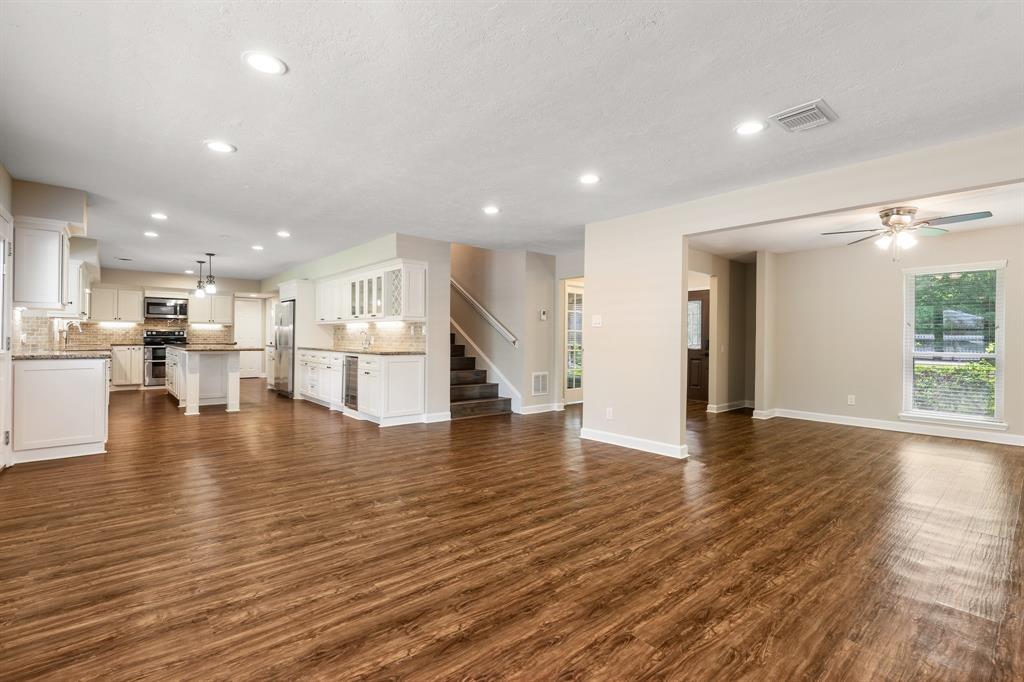 802 Stone Mountain Drive, Conroe, Texas image 9