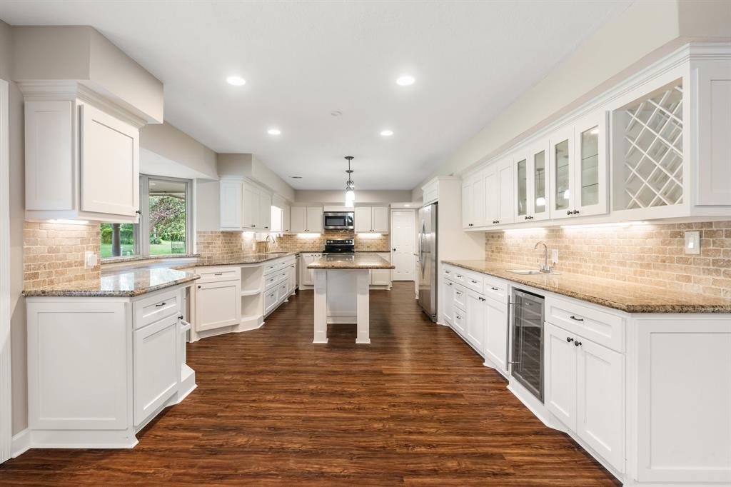 802 Stone Mountain Drive, Conroe, Texas image 10