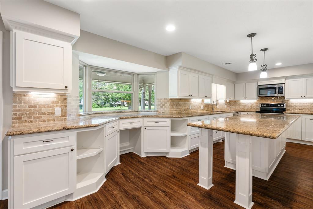 802 Stone Mountain Drive, Conroe, Texas image 12