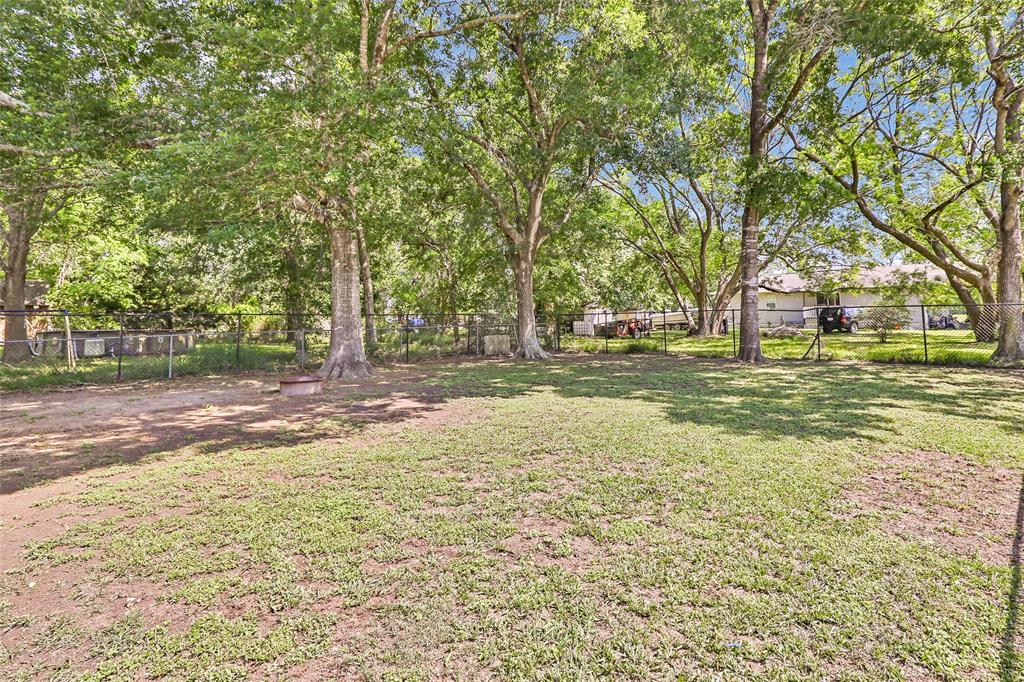 701 Magnolia Avenue, Anahuac, Texas image 13