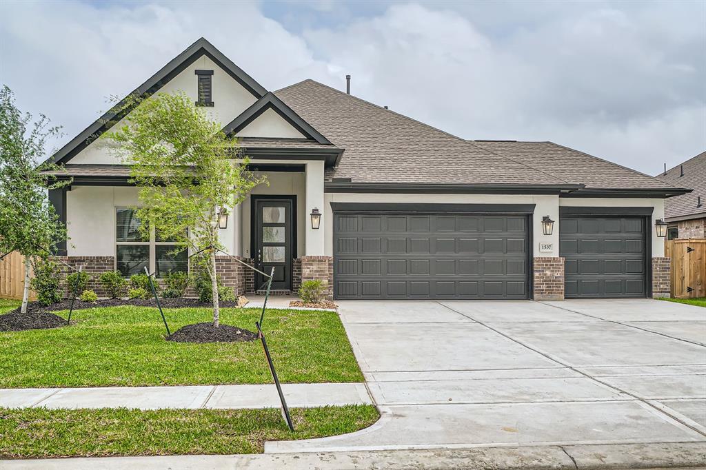 1537 Apache Heights Drive, Dayton, Texas image 1