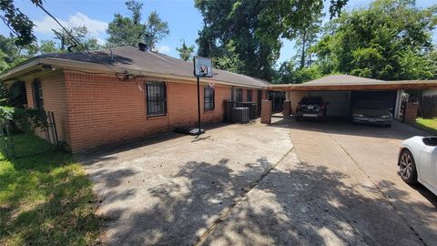 Single Family Residence in Houston TX 513 Van Molan Street.jpg