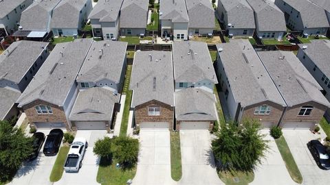 Single Family Residence in Houston TX 5206 Caldera Court 2.jpg