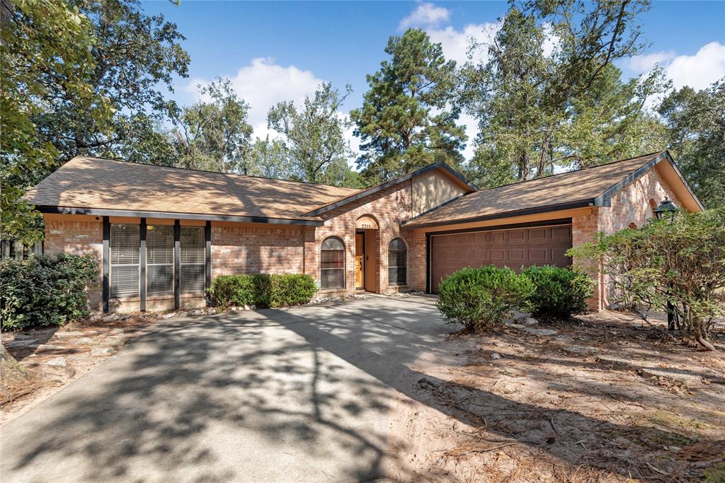2211 Spruce Lodge Drive, Kingwood, Texas image 1
