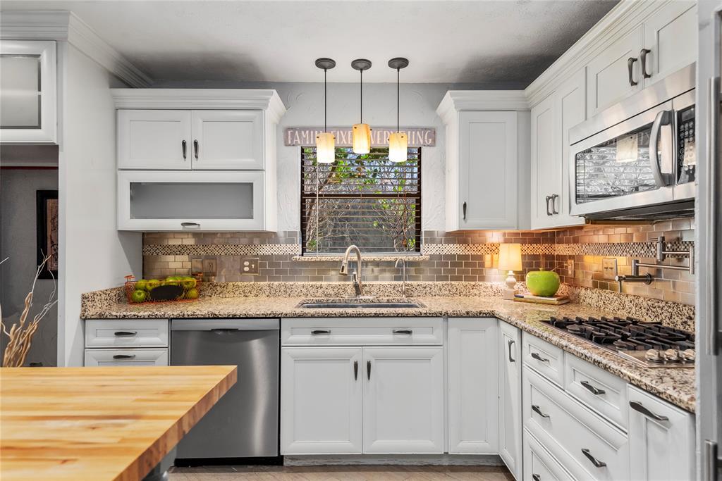 2211 Spruce Lodge Drive, Kingwood, Texas image 21