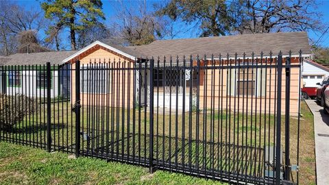 A home in South Houston