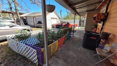 A home in South Houston