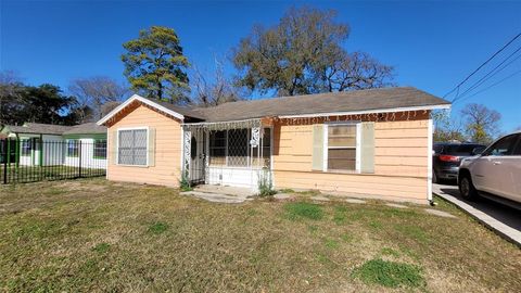 A home in South Houston