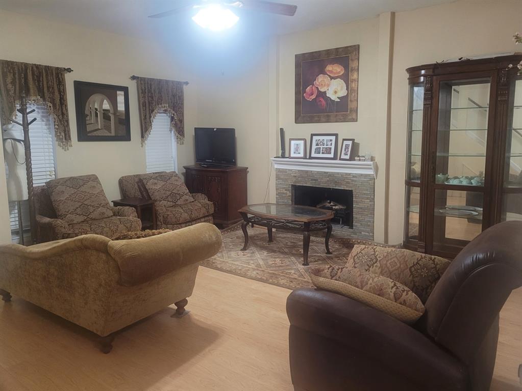 11710 Southlake Drive #9, Houston, Texas image 2