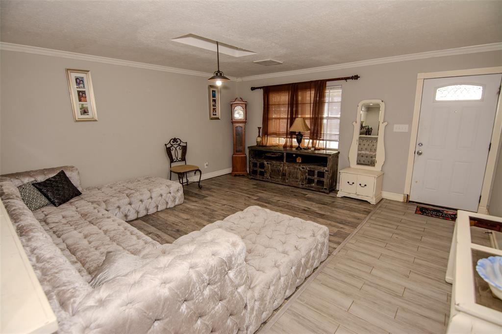 801 Elmwood Drive, Baytown, Texas image 7