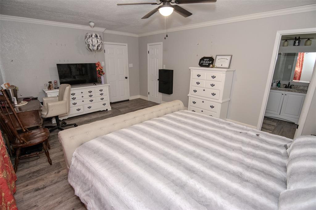 801 Elmwood Drive, Baytown, Texas image 17