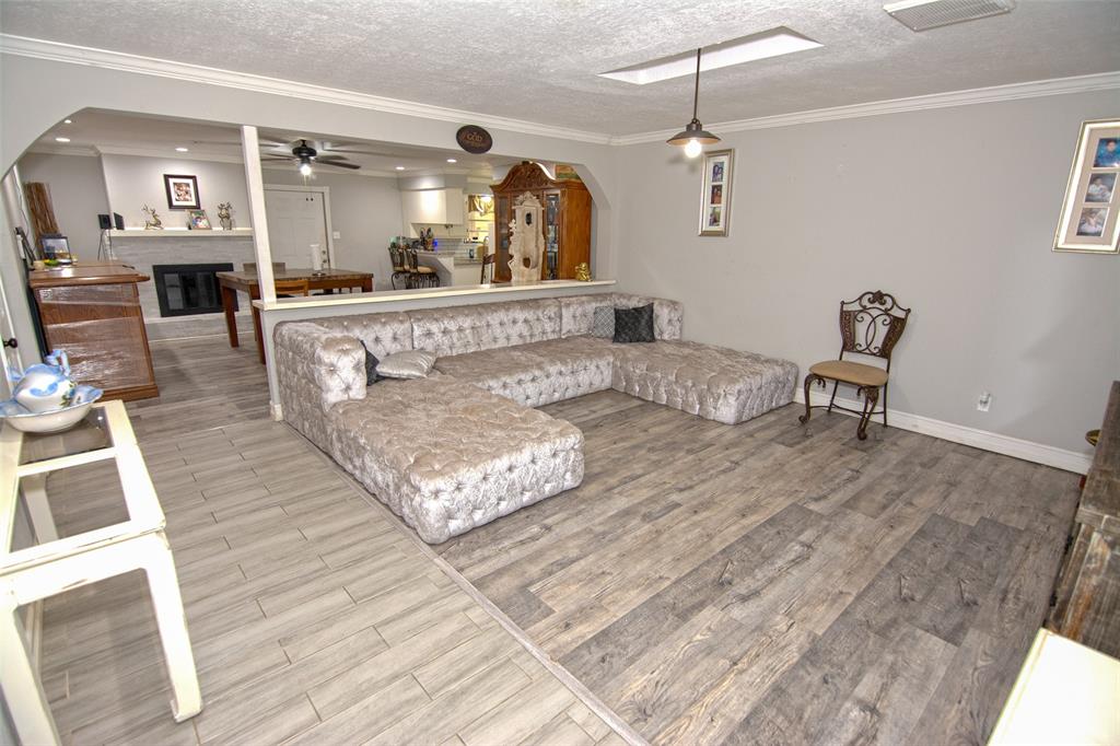801 Elmwood Drive, Baytown, Texas image 3