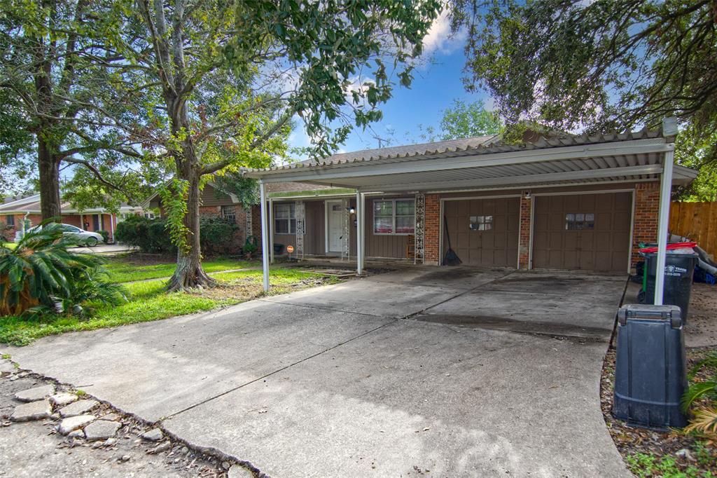 801 Elmwood Drive, Baytown, Texas image 2