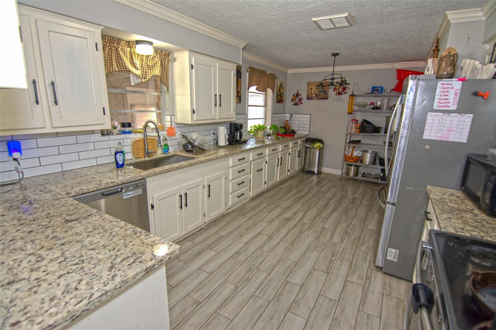 801 Elmwood Drive, Baytown, Texas image 11