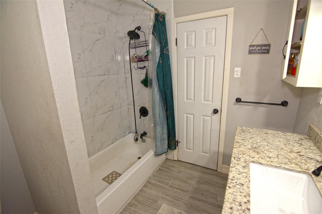 801 Elmwood Drive, Baytown, Texas image 24