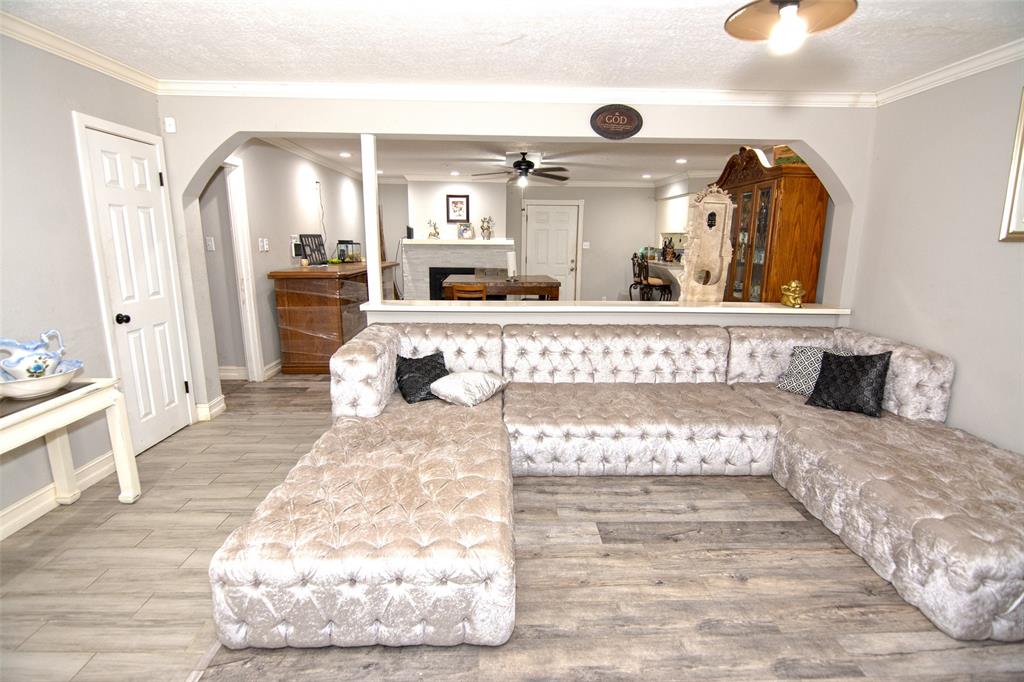 801 Elmwood Drive, Baytown, Texas image 4