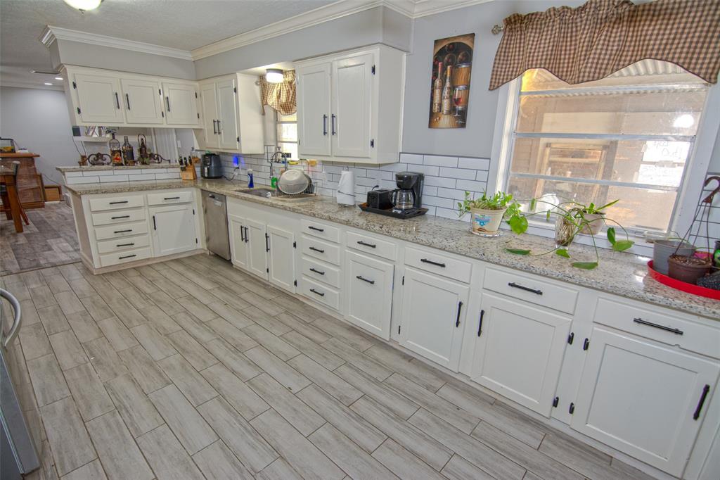 801 Elmwood Drive, Baytown, Texas image 13