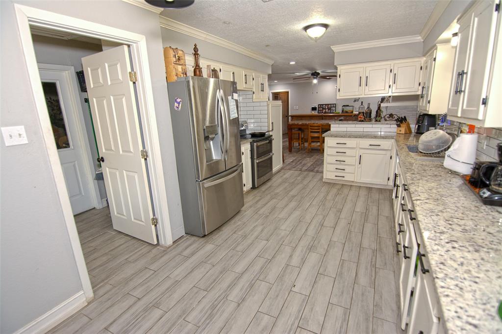 801 Elmwood Drive, Baytown, Texas image 12