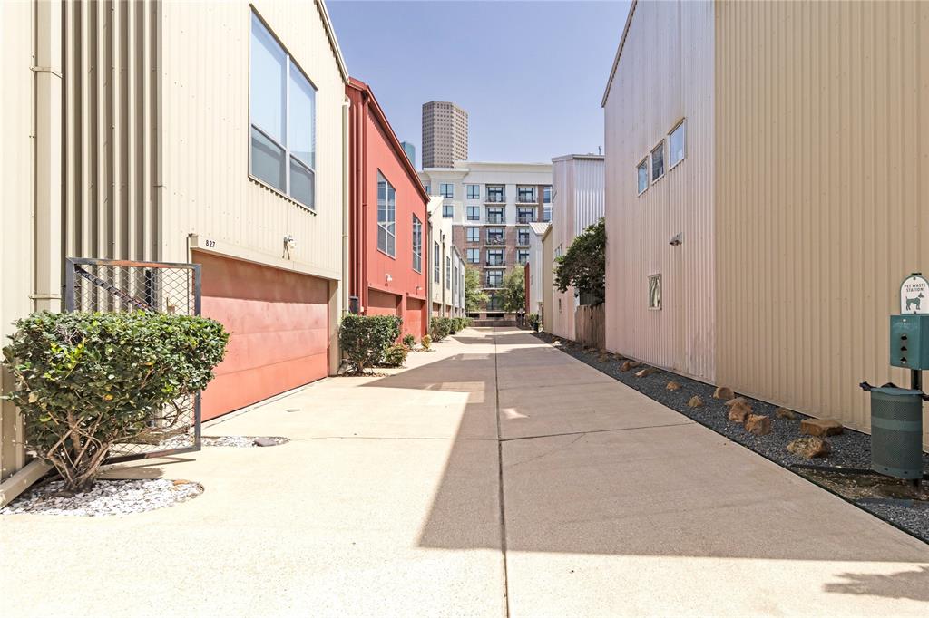 823 Saulnier Street, Houston, Texas image 3